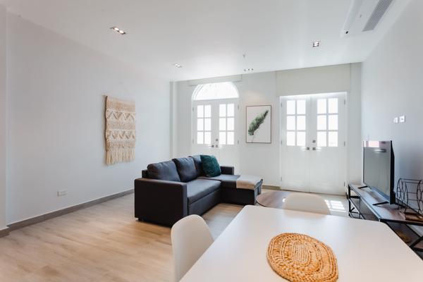 Refined 2BR w/ Balcony in Panama