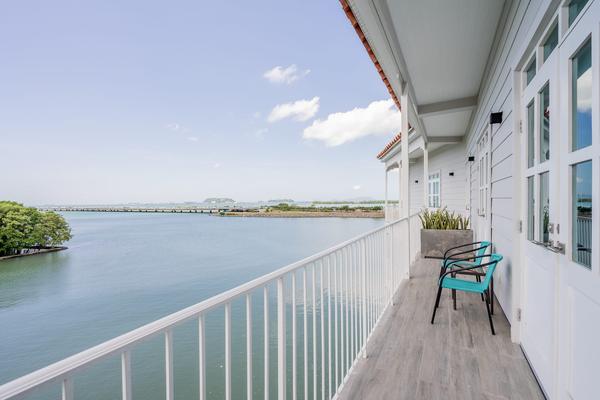 Inviting 2BR w/ Fantastic View in Panama