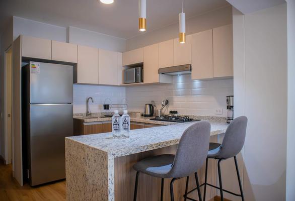 Beautiful 2BR with Fantastic Pool in Miraflores