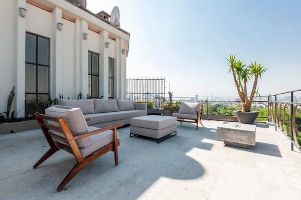 Enriching Triplex in Art Deco Building