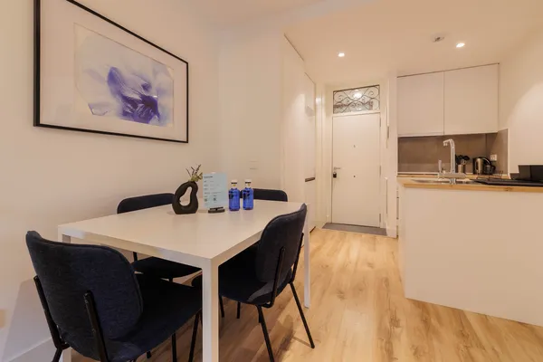 Modern 2BR at Palacio Real