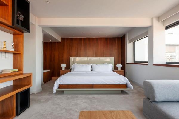 Enriching Triplex in Art Deco Building