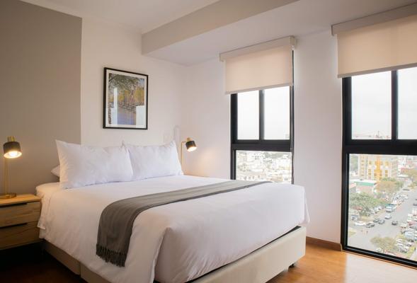 Inviting 2BR w/ Balcony in Miraflores