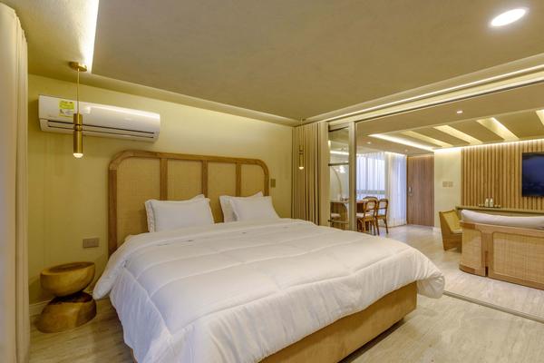 Chic 2BR w/Balcony in Cartagena Historic Center