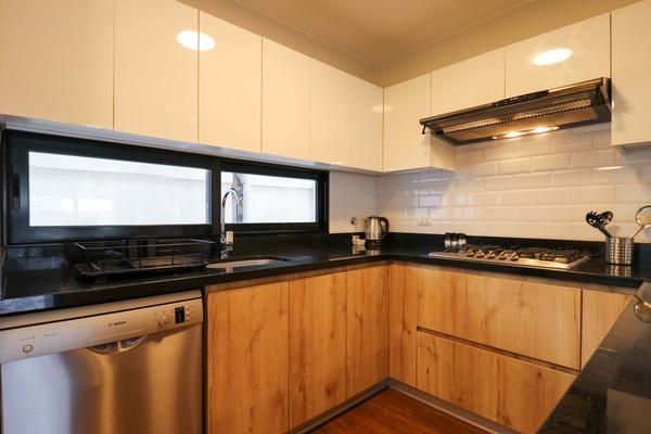 Spotless 2BR with Balcony in Miraflores