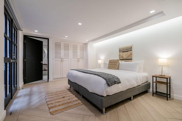 Refined Duplex in Plaza Catedral