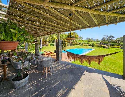 Spacious 4BR Country House with Pool in Mala