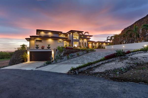 Breathtaking 9BR Villa in Costa Rica