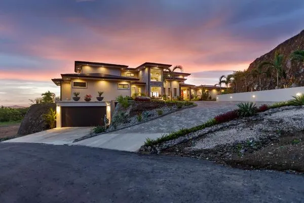 Breathtaking 9BR Villa in Costa Rica