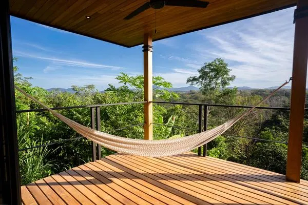 Stylish 1BR Stunning Balcony Views