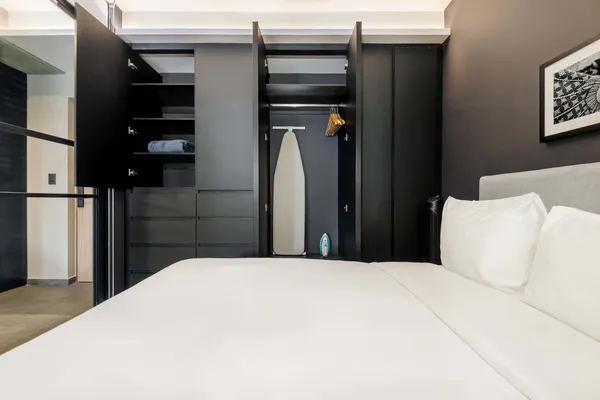 Well-Appointed 2BR w/ Balcony in Tabacalera