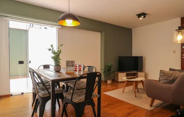 Warmwood & Bright 2BR in Miraflores