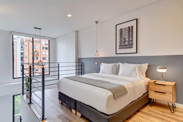 Stylish & Cozy Duplex Loft in Zona G