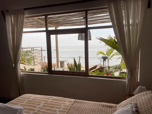 Spacious 12BR Stay w/ Pool, BBQ in Pachacamac