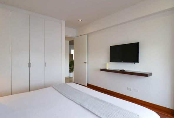 Picturesque 2BR with Balcony in Miraflores