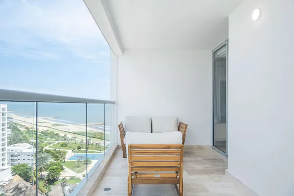 Elegant Beachview 1BR w/ Balcony in Crespo