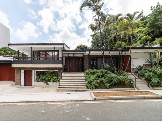 Charming 3BR w/ 3 Jacuzzis in El Poblado