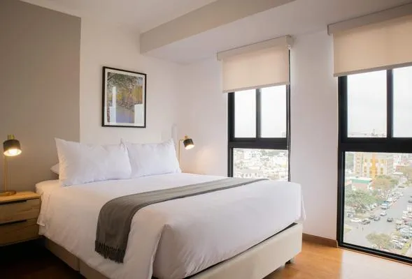 Inviting 2BR w/ Balcony in Miraflores