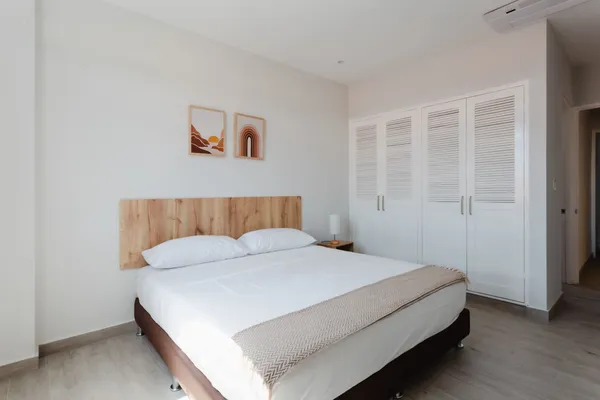 Refined 2BR w/ Balcony in Panama