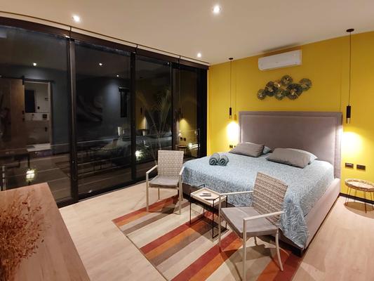 Quiet 4BR Villa with Pool & Terrace in Ica