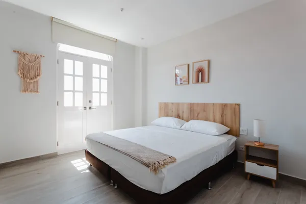 Refined 2BR w/ Balcony in Panama