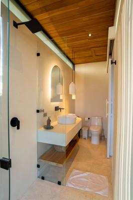 Stylish 1BR Stunning Balcony Views