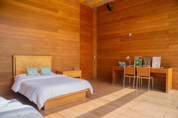 Elegant 5BR w/Garden view Home in Cieneguilla