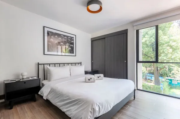 Refined 2BR w/ Balcony in Parque España
