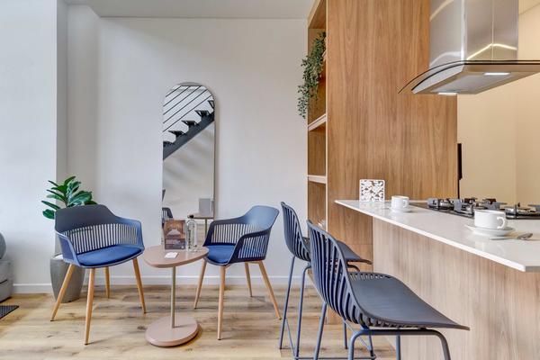 Stylish & Cozy Duplex Loft in Zona G