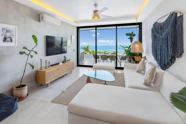 Luxury & Bright 3BR House w/ Infinity Pool