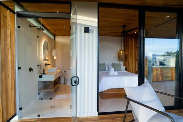 Stylish 1BR Stunning Balcony Views